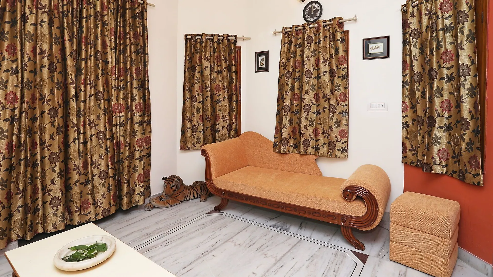 Oyo Home 9773 Classic 3Bhk Villa Near Goverdhan Lake Ουνταϊπούρ 0*,