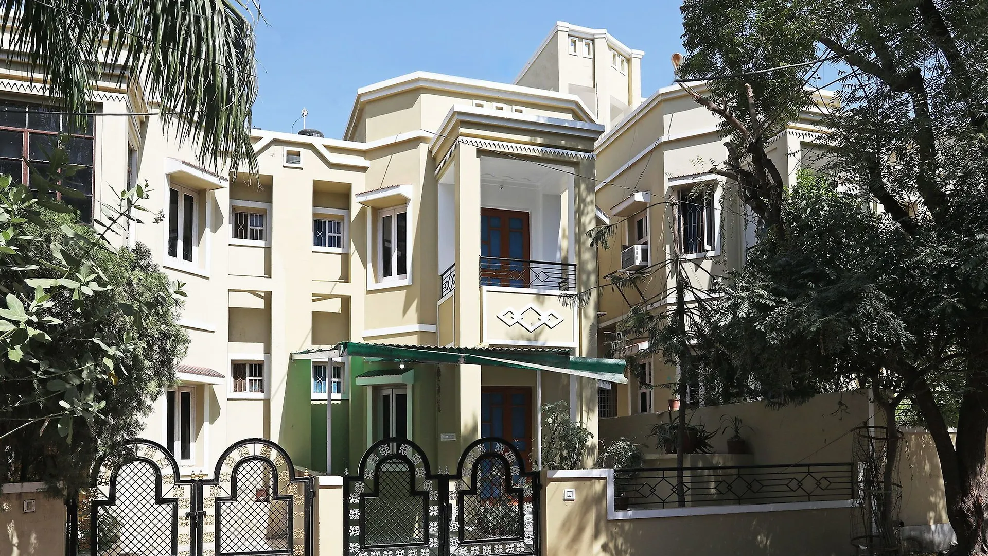 Oyo Home 9773 Classic 3Bhk Villa Near Goverdhan Lake Ουνταϊπούρ 0*,