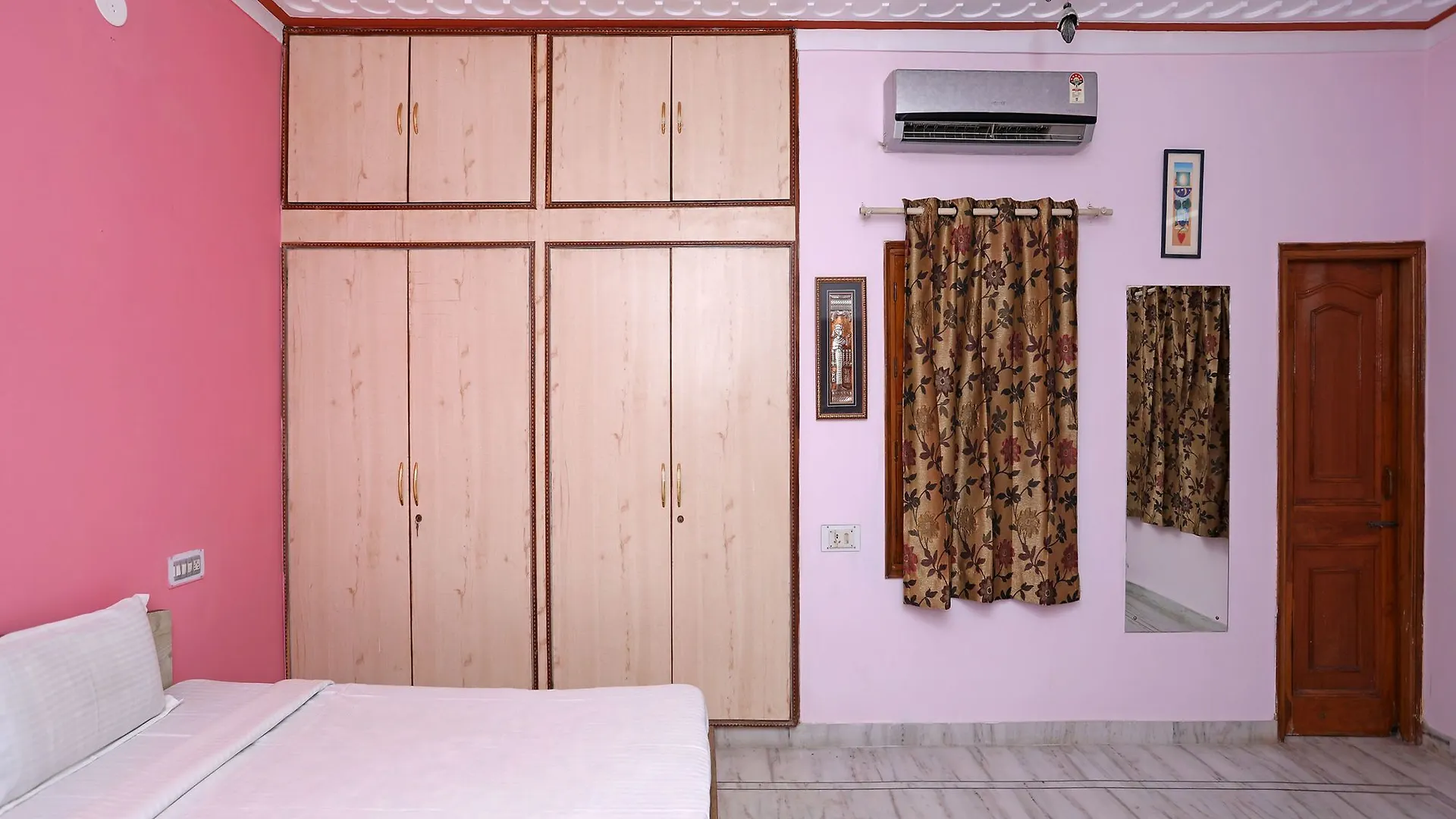 Oyo Home 9773 Classic 3Bhk Villa Near Goverdhan Lake Ουνταϊπούρ Διαμέρισμα